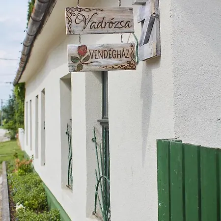 Vadrozsa Vendeghaz Rácalmás